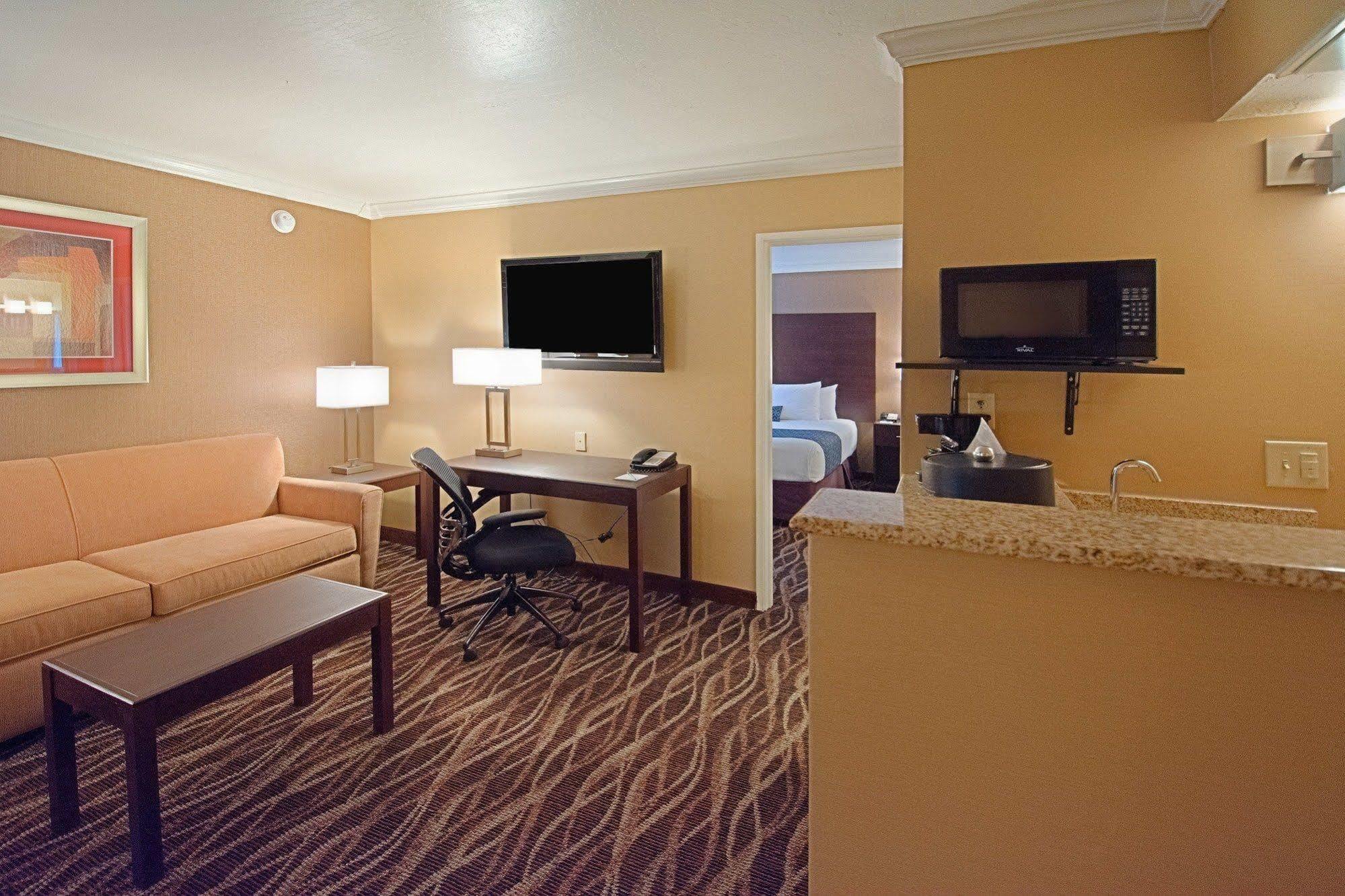 Hotel Tempe/Phoenix Airport Innsuites Hotel & Suites Екстер'єр фото